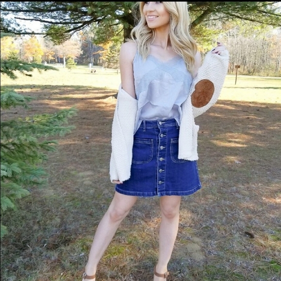 RELISTED IJOAH silver lace trim v neck camisole - Picture 3 of 3